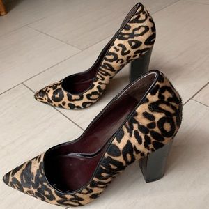 Black and leopard print pumps